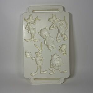 WB Looney Tunes Candy Gelatin Mold Bugs Bunny Daffy Taz Sylvester PorkyPig Tweey